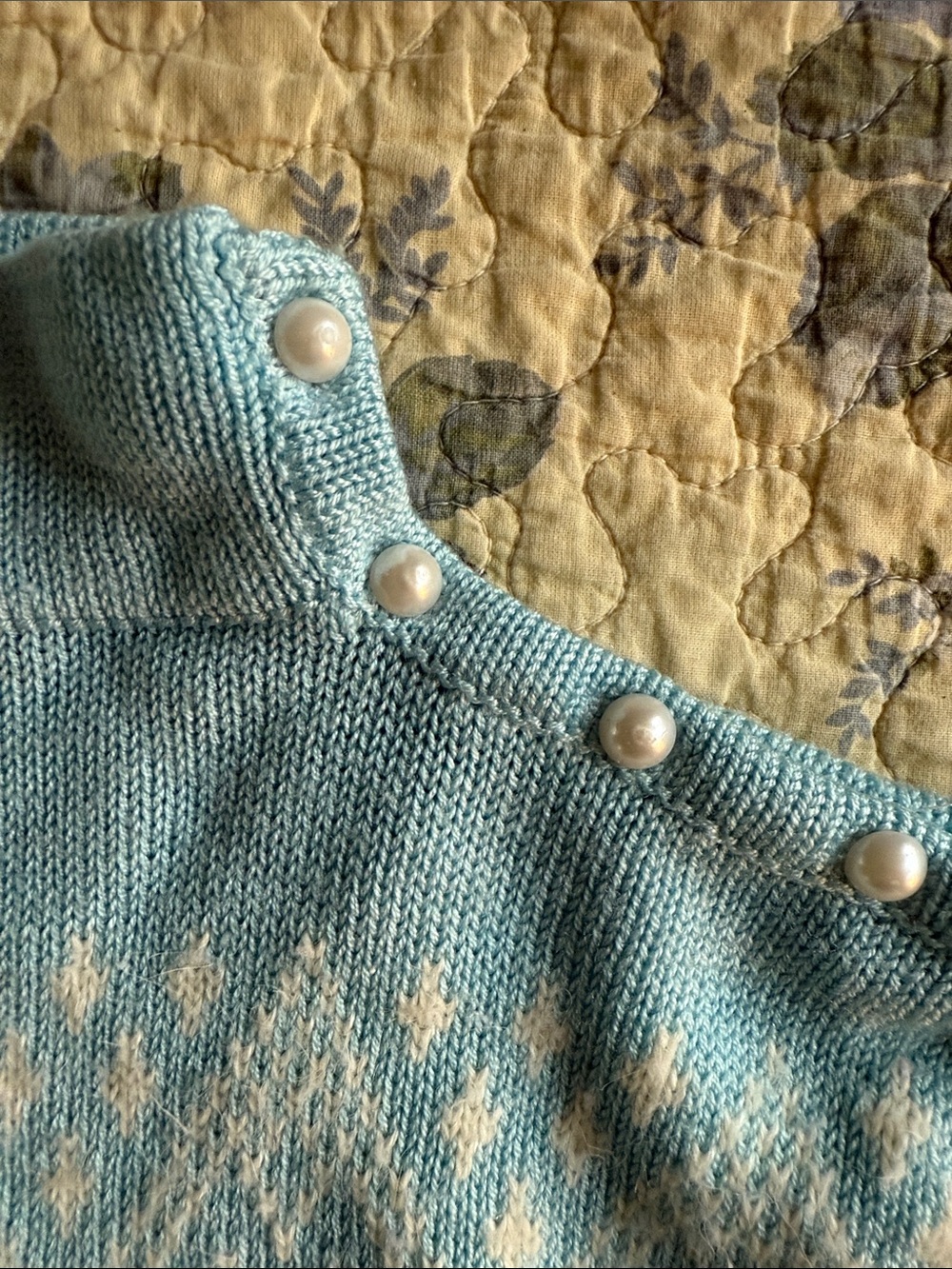 Vintage ( 80s) Blue and Cream Fair Isle Knit Sweater with pearl detail - Picture 5 of 9
